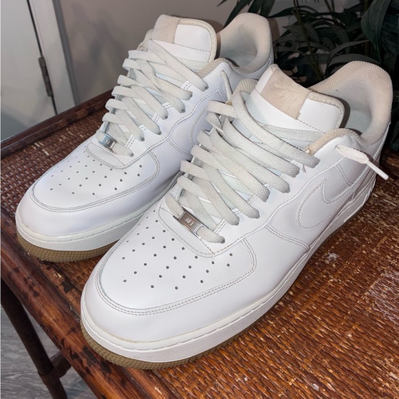 Nike Air Force 1 w/ Tan bottom - Picture 3 of 6